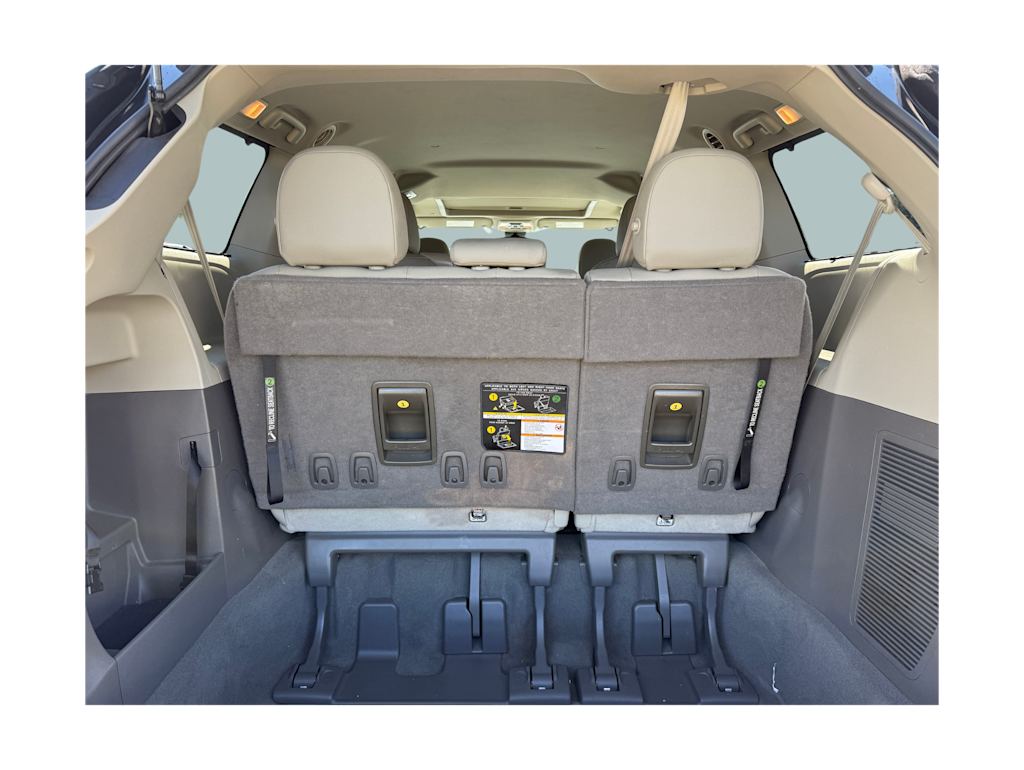 Thumbnail: 2020 Toyota Sienna - 18