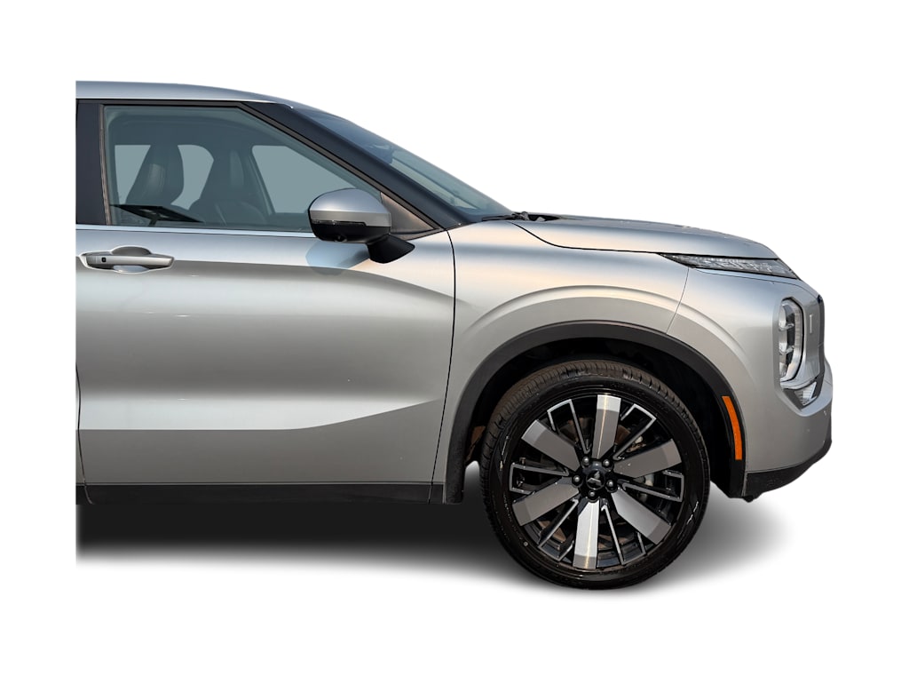 Thumbnail: 2025 Mitsubishi Outlander - 16