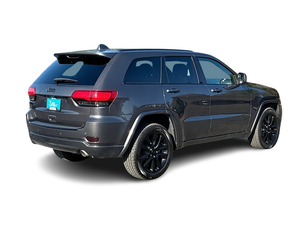 Thumbnail: 2018 Jeep Grand Cherokee - 17