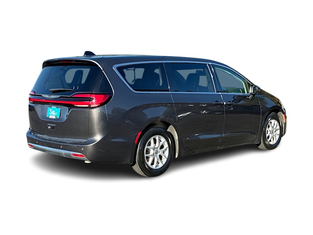 Thumbnail: 2023 Chrysler Pacifica - 18