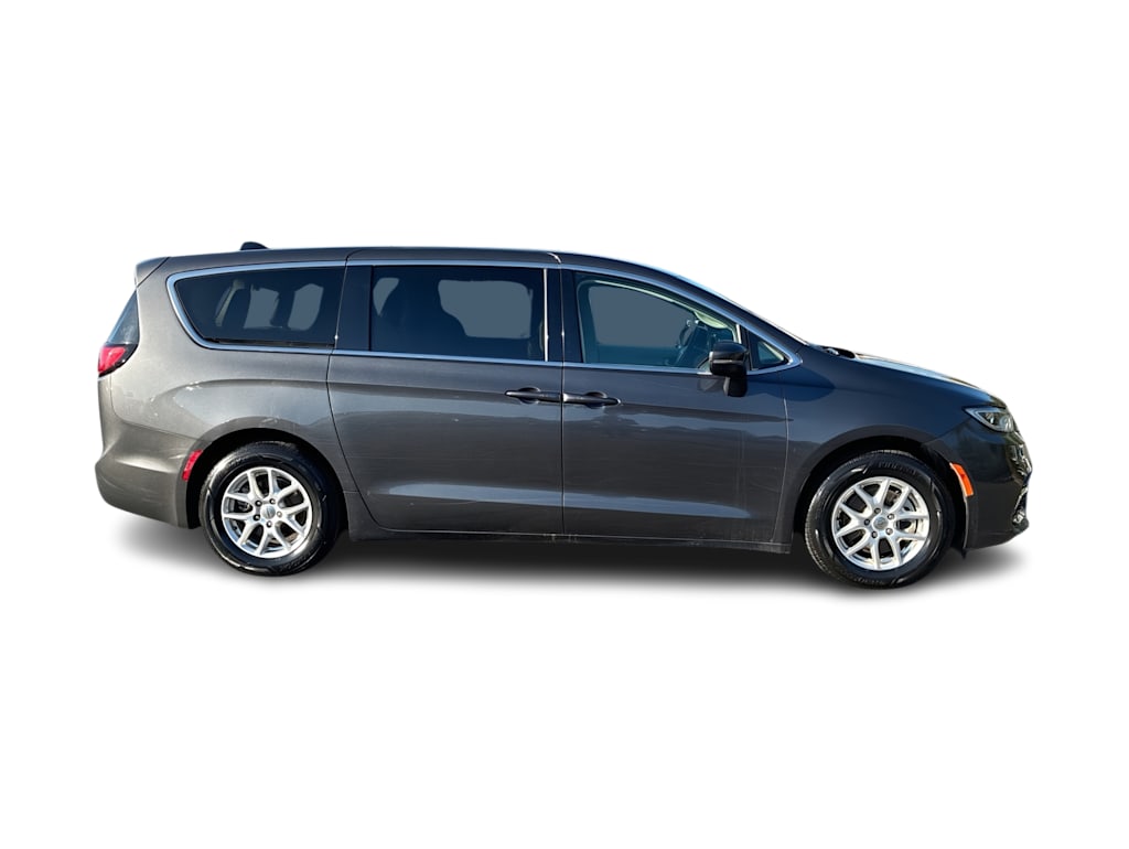 Thumbnail: 2023 Chrysler Pacifica - 19