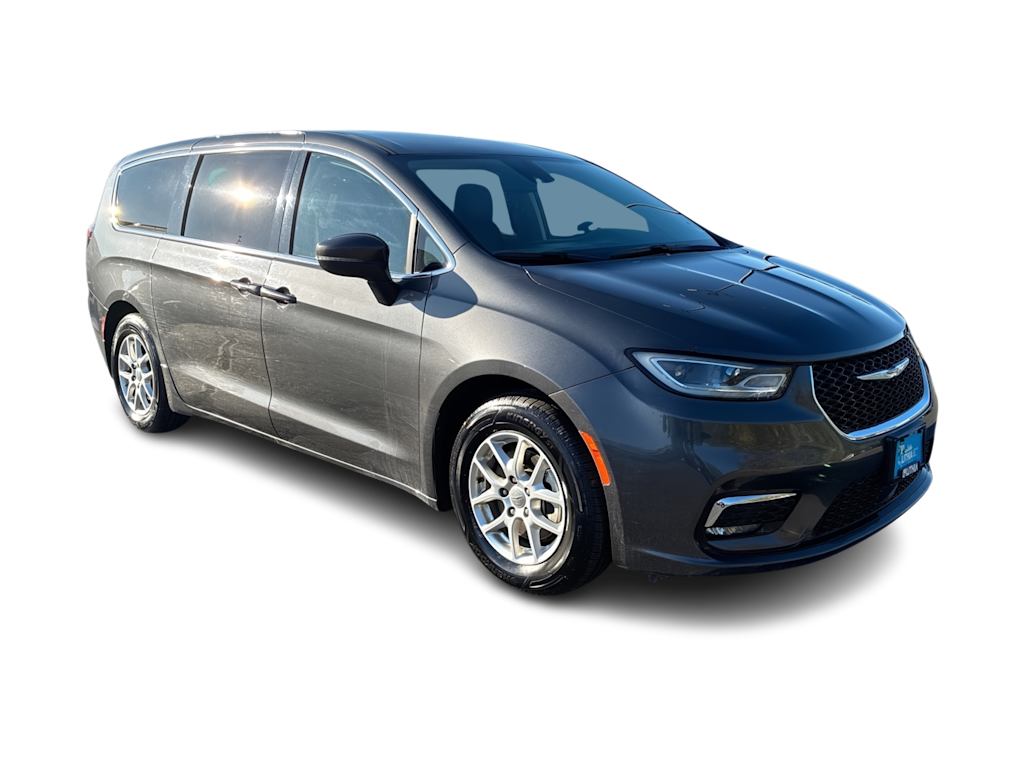 Thumbnail: 2023 Chrysler Pacifica - 16