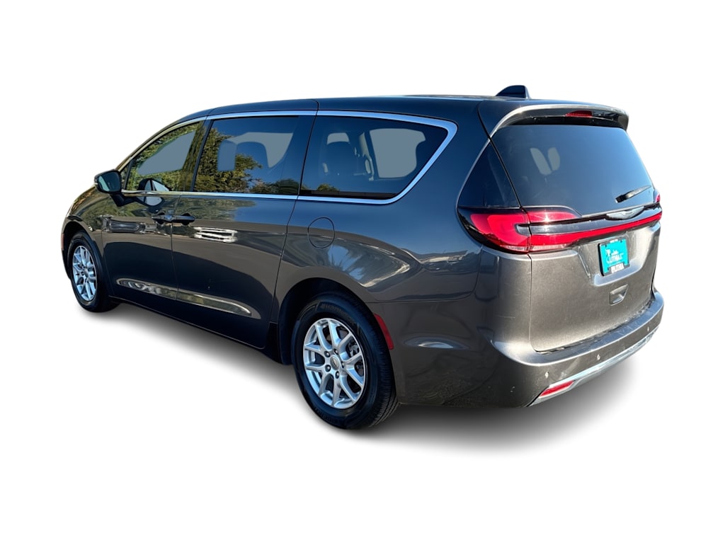 Thumbnail: 2023 Chrysler Pacifica - 4