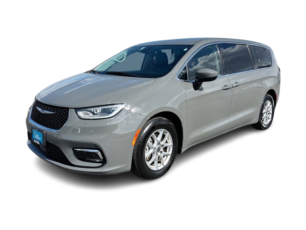 Thumbnail: 2023 Chrysler Pacifica - 17