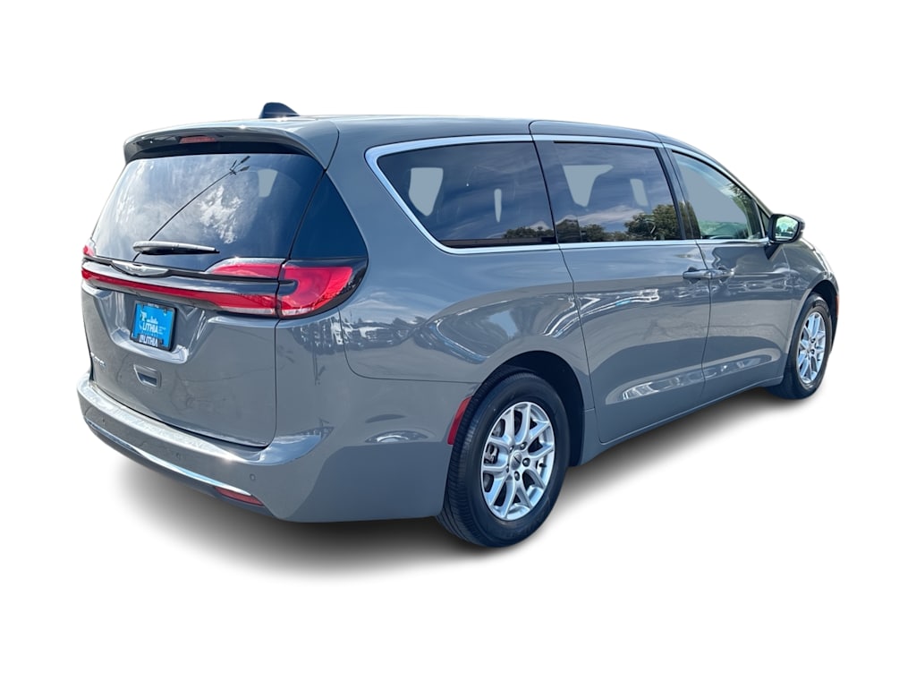 Thumbnail: 2023 Chrysler Pacifica - 18