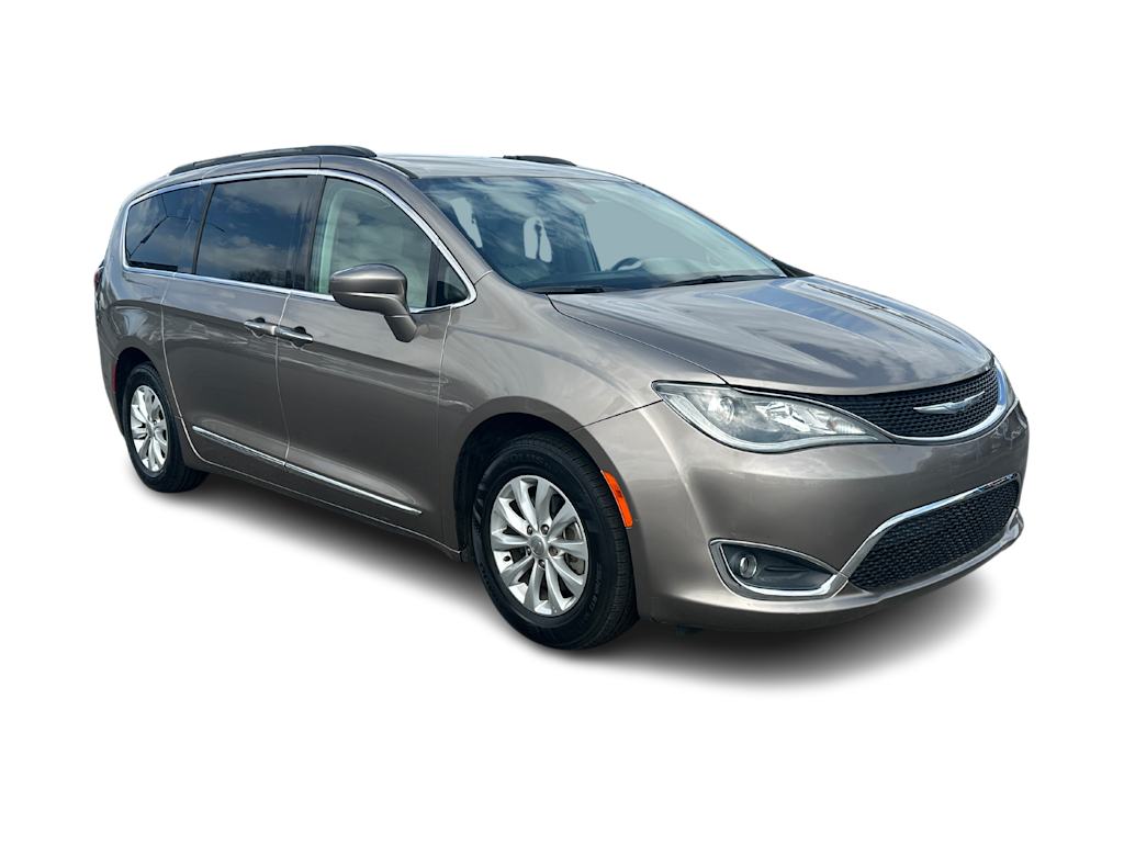2017 Chrysler Pacifica Touring L 11