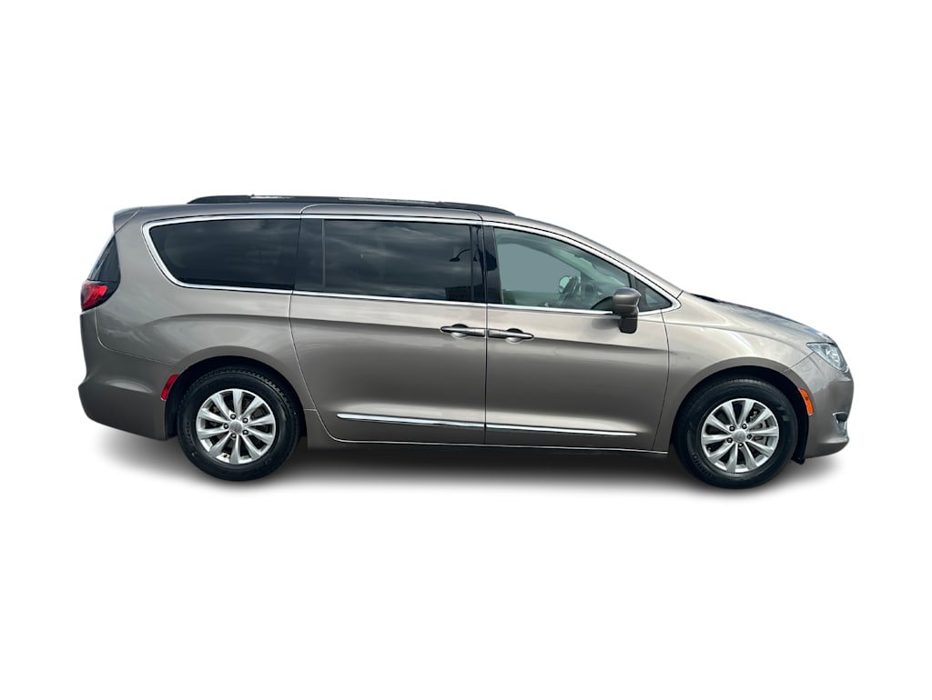 2017 Chrysler Pacifica Touring L 12