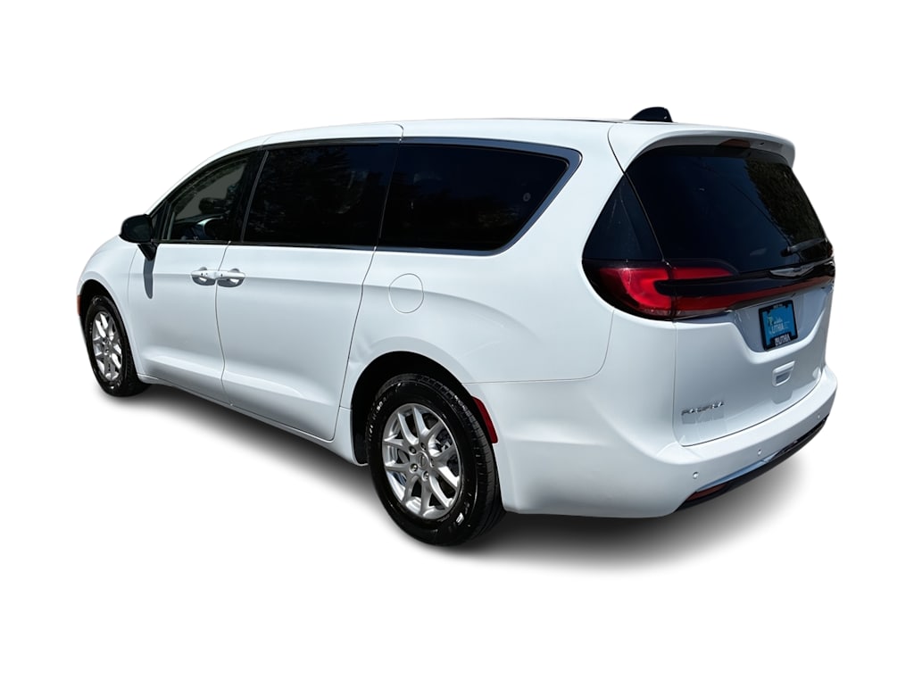 Thumbnail: 2024 Chrysler Pacifica - 4