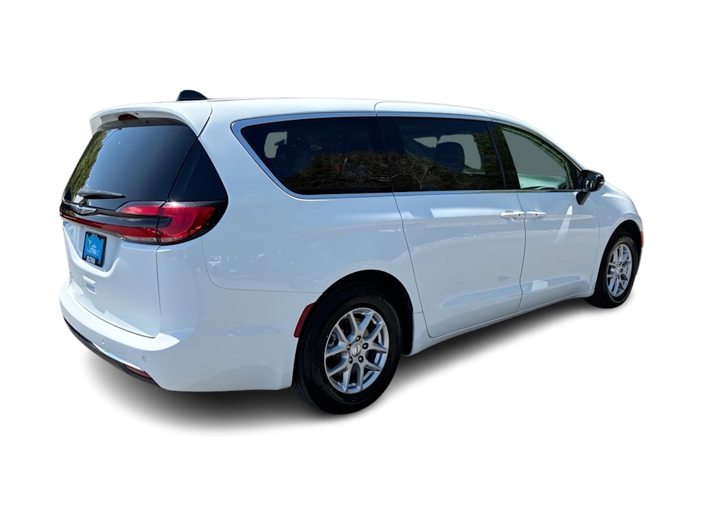 Thumbnail: 2024 Chrysler Pacifica - 18