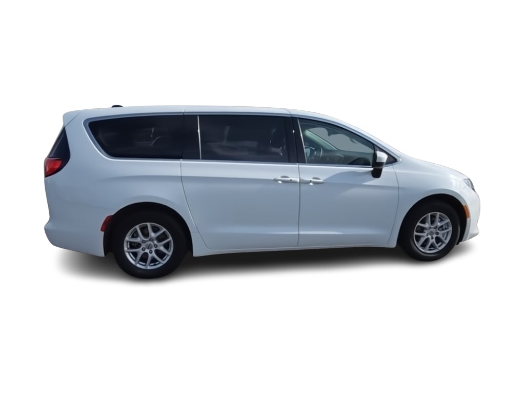 Thumbnail: 2023 Chrysler Voyager - 19
