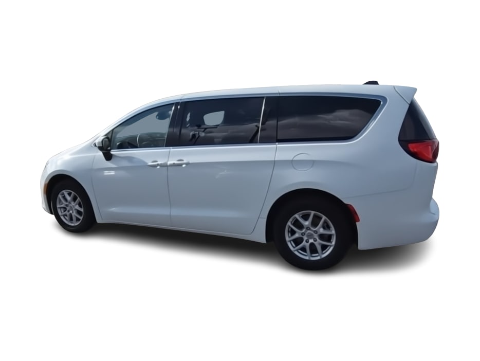 Thumbnail: 2023 Chrysler Voyager - 17