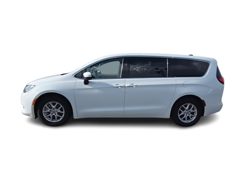 Thumbnail: 2023 Chrysler Voyager - 16