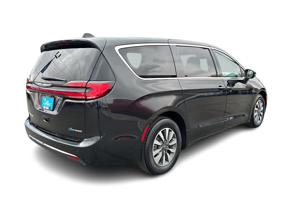 Thumbnail: 2023 Chrysler Pacifica - 18