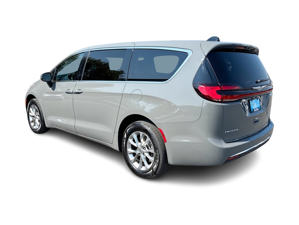 Thumbnail: 2023 Chrysler Pacifica - 4