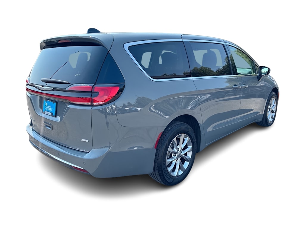 Thumbnail: 2023 Chrysler Pacifica - 18