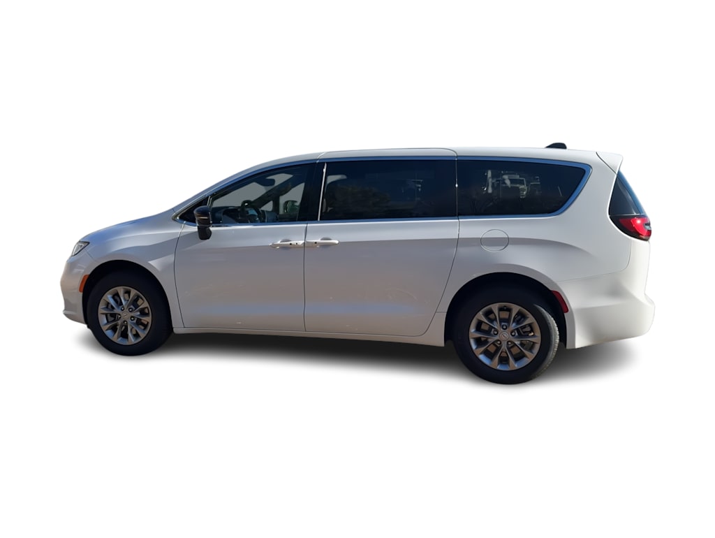 Thumbnail: 2026 Chrysler Pacifica - 16