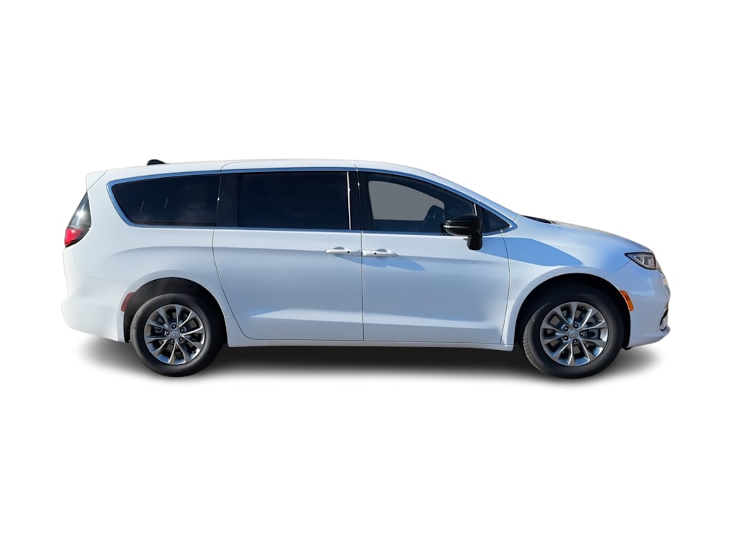 Thumbnail: 2026 Chrysler Pacifica - 18