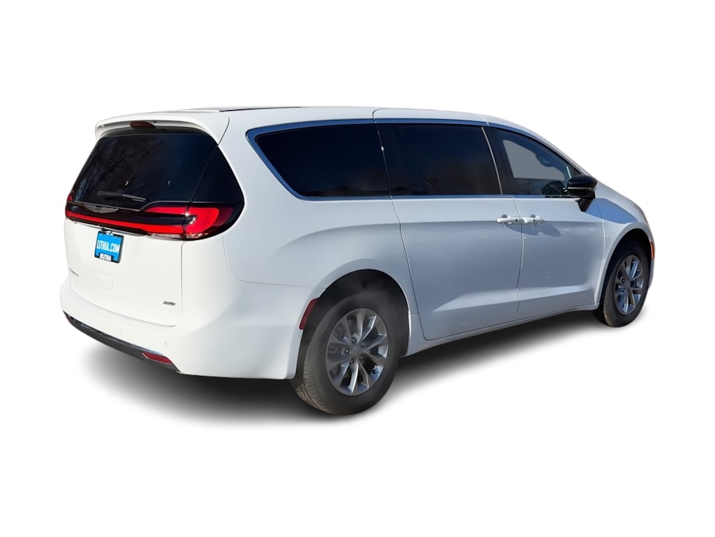 Thumbnail: 2026 Chrysler Pacifica - 17