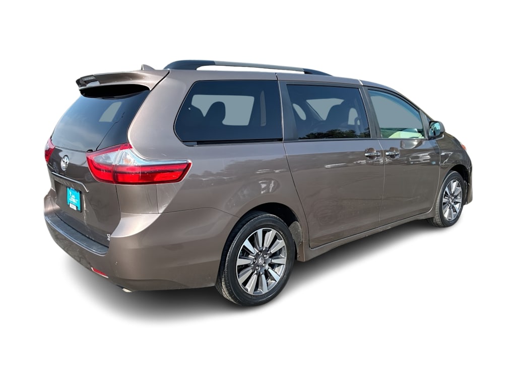 Thumbnail: 2020 Toyota Sienna - 16