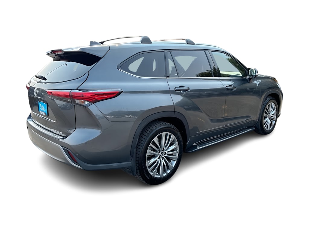 Thumbnail: 2022 Toyota Highlander - 18