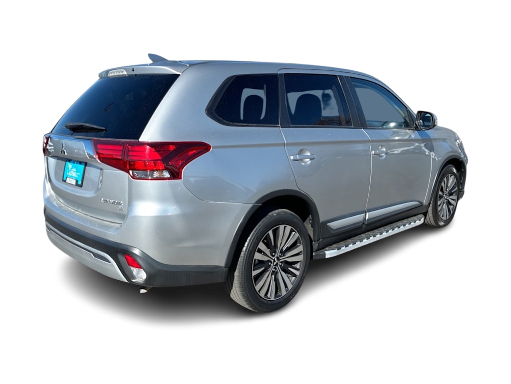 Thumbnail: 2019 Mitsubishi Outlander - 17