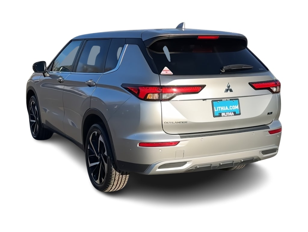 Thumbnail: 2023 Mitsubishi Outlander - 14