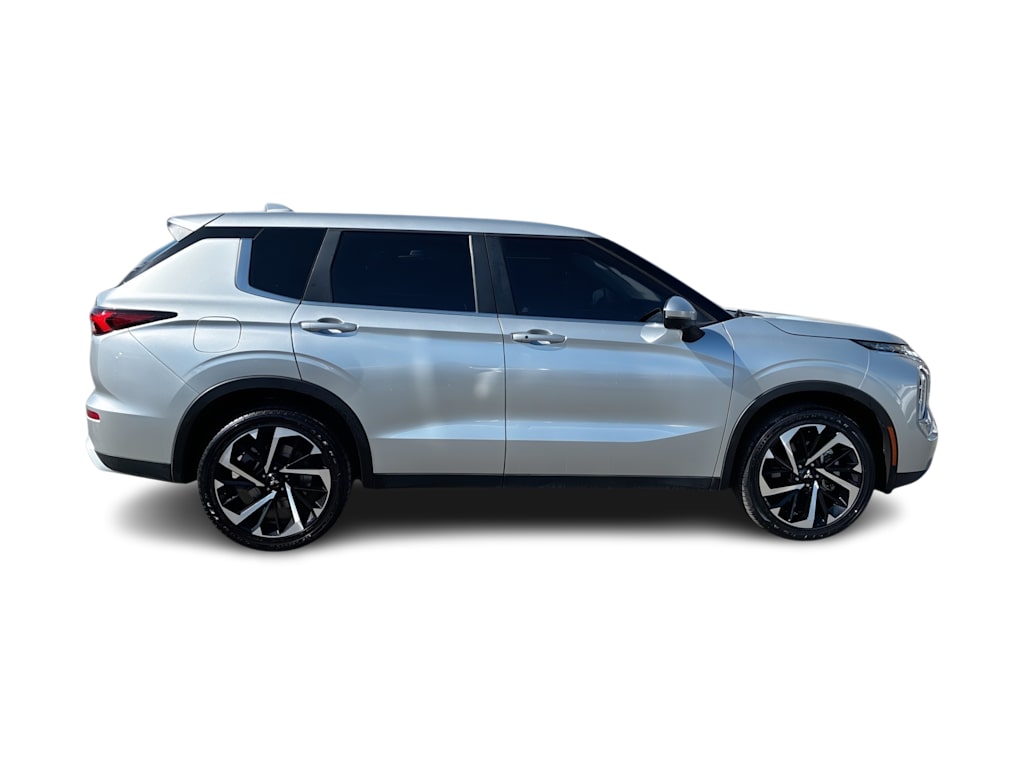 Thumbnail: 2022 Mitsubishi Outlander - 18