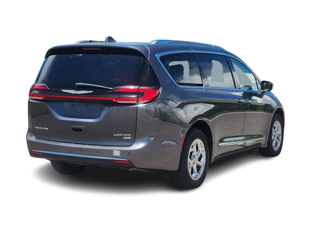 Thumbnail: 2021 Chrysler Pacifica - 17