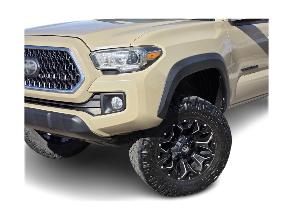 Thumbnail: 2018 Toyota Tacoma - 16
