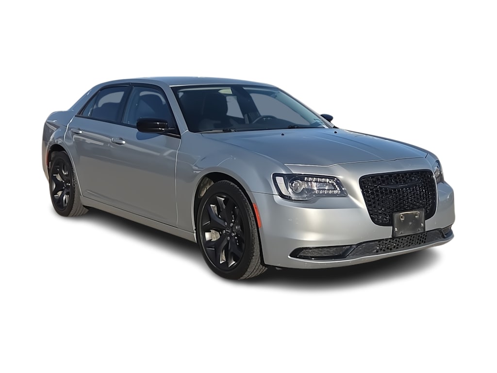 Thumbnail: 2023 Chrysler 300 - 18