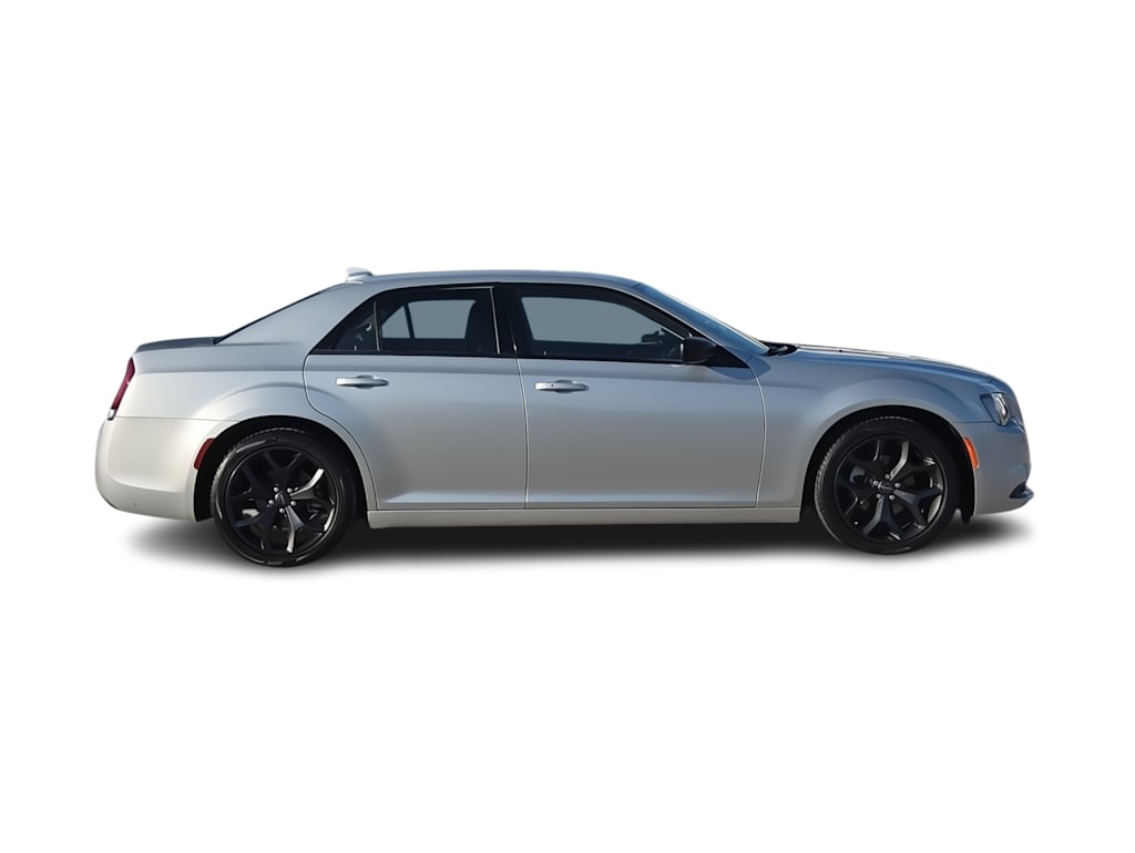 Thumbnail: 2023 Chrysler 300 - 21