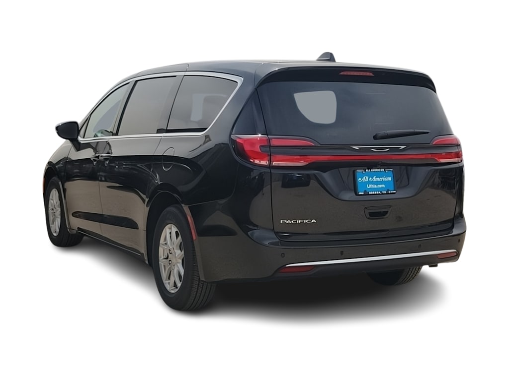 Thumbnail: 2027 Chrysler Pacifica - 3