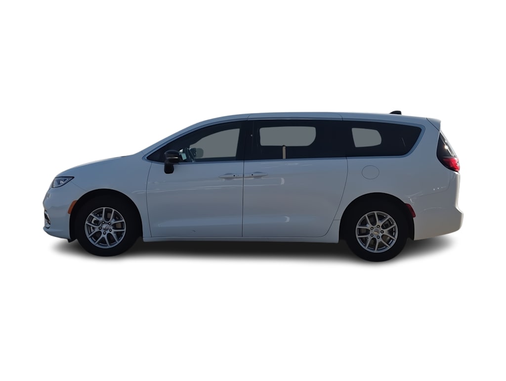 Thumbnail: 2025 Chrysler Pacifica - 3