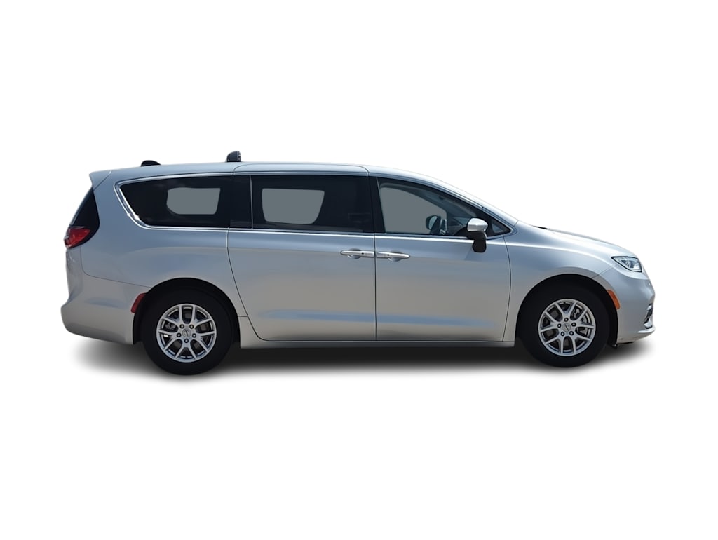 Thumbnail: 2023 Chrysler Pacifica - 20