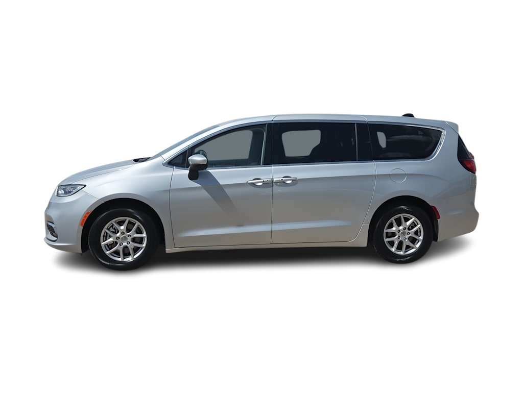 Thumbnail: 2023 Chrysler Pacifica - 3