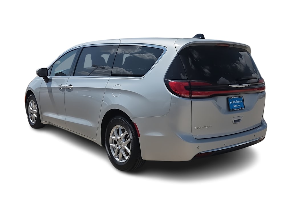 Thumbnail: 2023 Chrysler Pacifica - 4