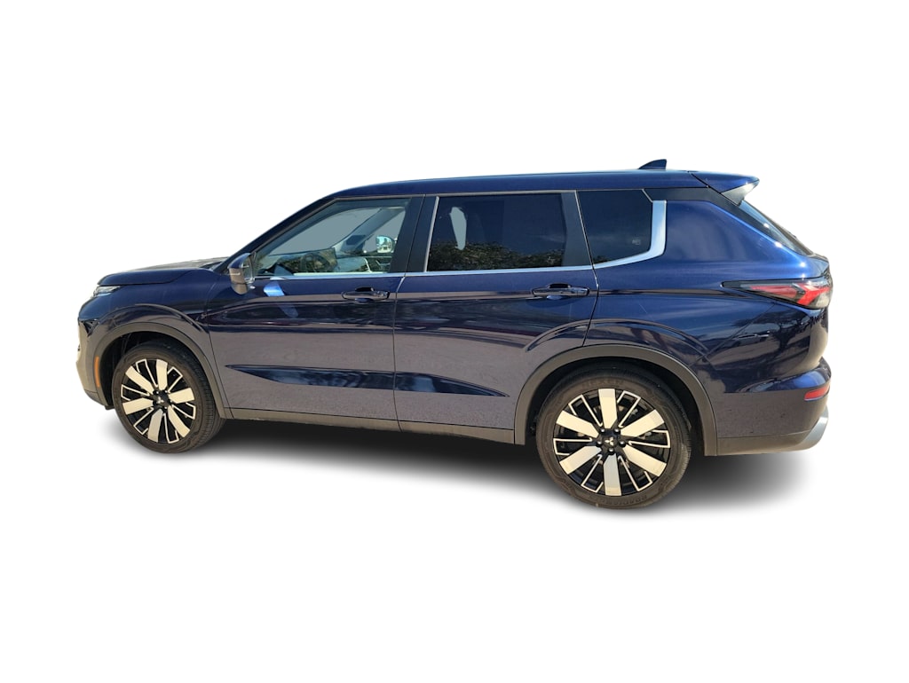 Thumbnail: 2025 Mitsubishi Outlander - 3