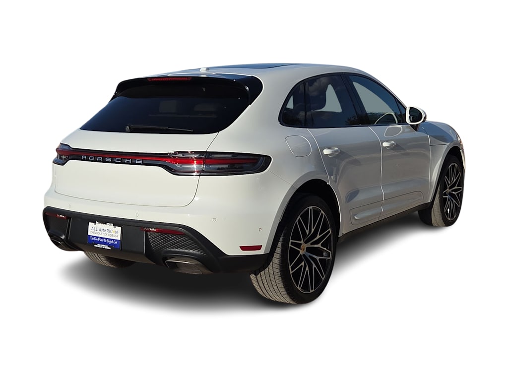 Thumbnail: 2022 Porsche Macan - 19