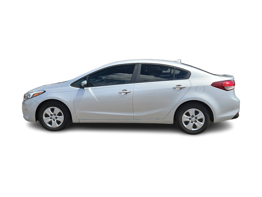 Thumbnail: 2017 Kia Forte - 3