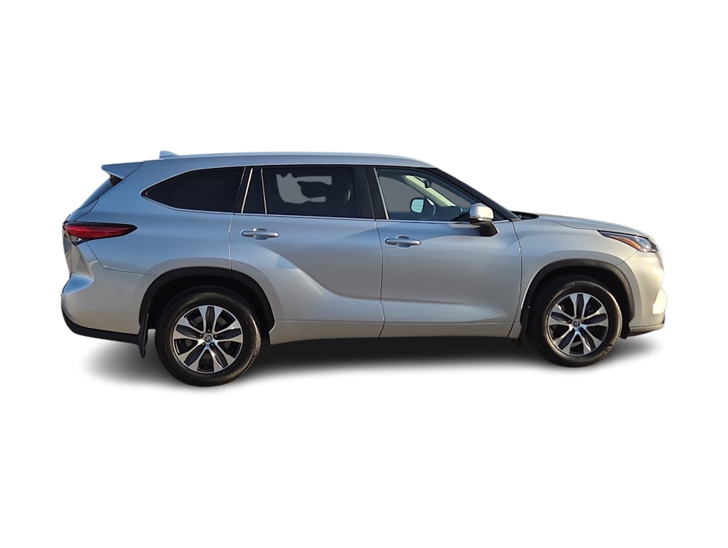 Thumbnail: 2023 Toyota Highlander - 20