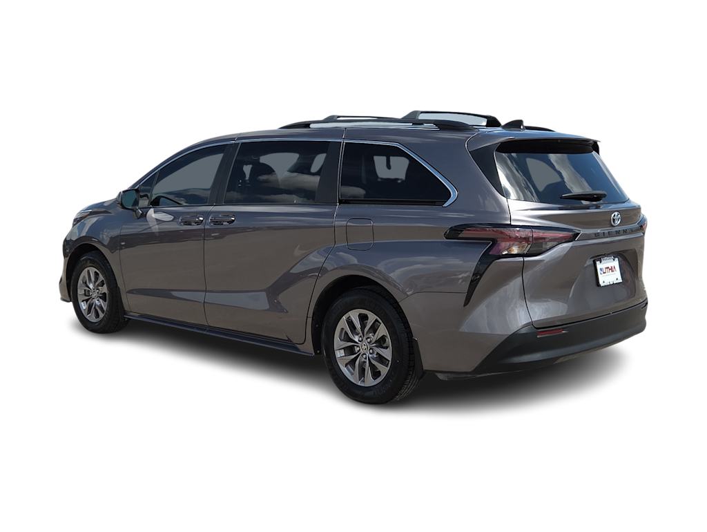 Thumbnail: 2023 Toyota Sienna - 4