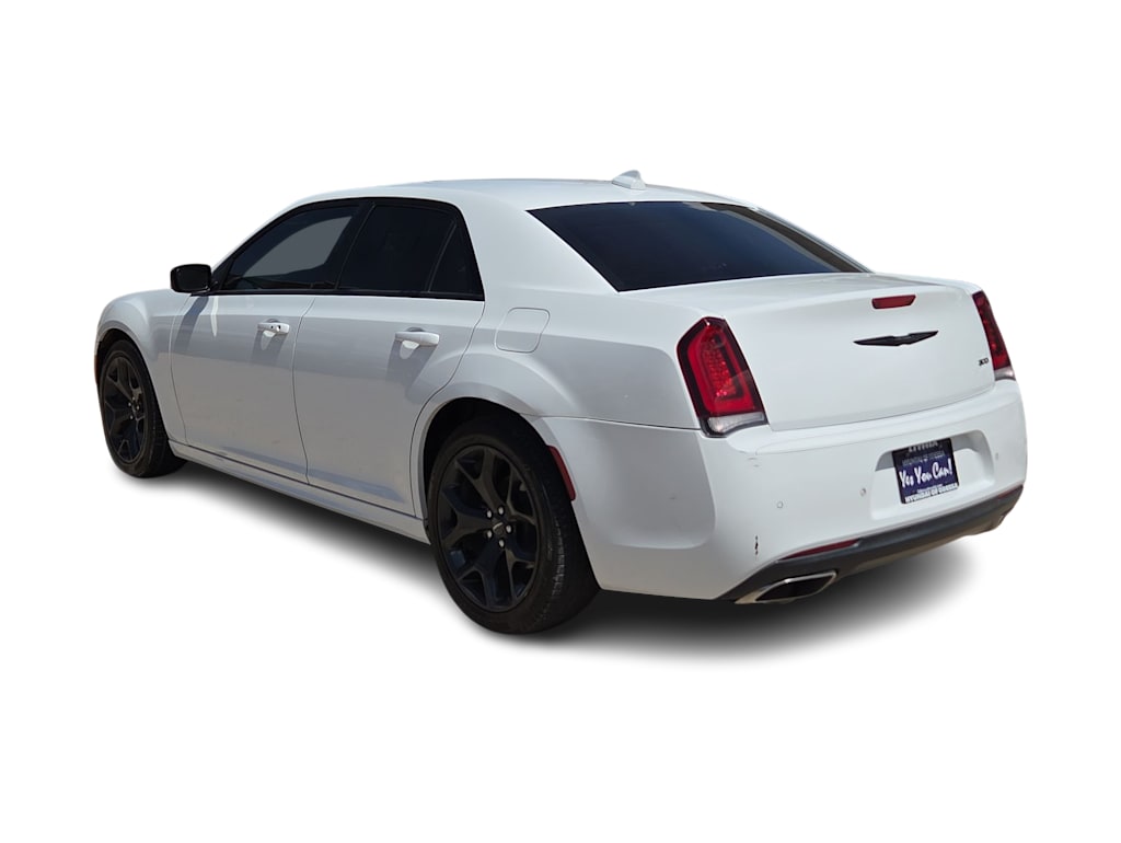 Thumbnail: 2022 Chrysler 300 - 4
