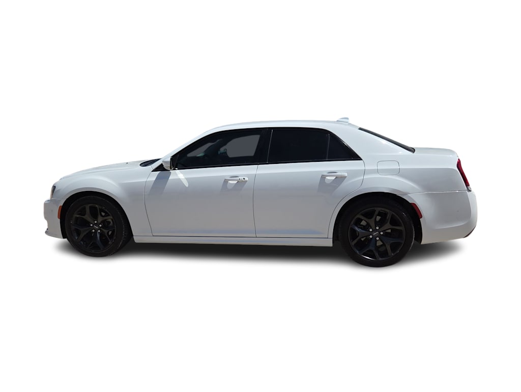 Thumbnail: 2022 Chrysler 300 - 3