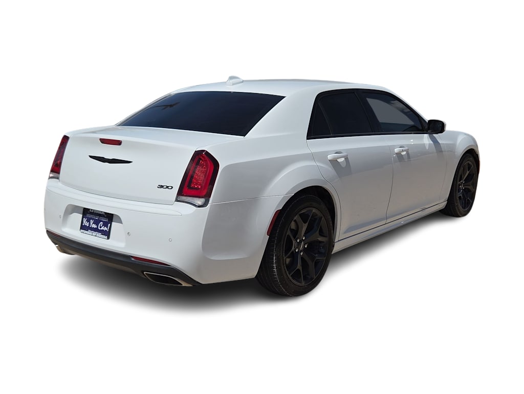 Thumbnail: 2022 Chrysler 300 - 18