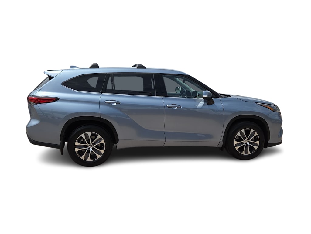 Thumbnail: 2022 Toyota Highlander - 21