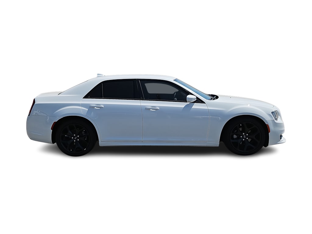 Thumbnail: 2022 Chrysler 300 - 22