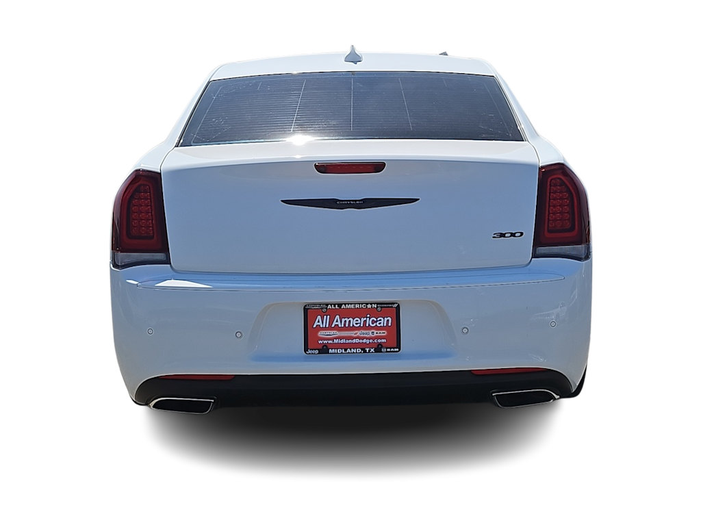 Thumbnail: 2022 Chrysler 300 - 5
