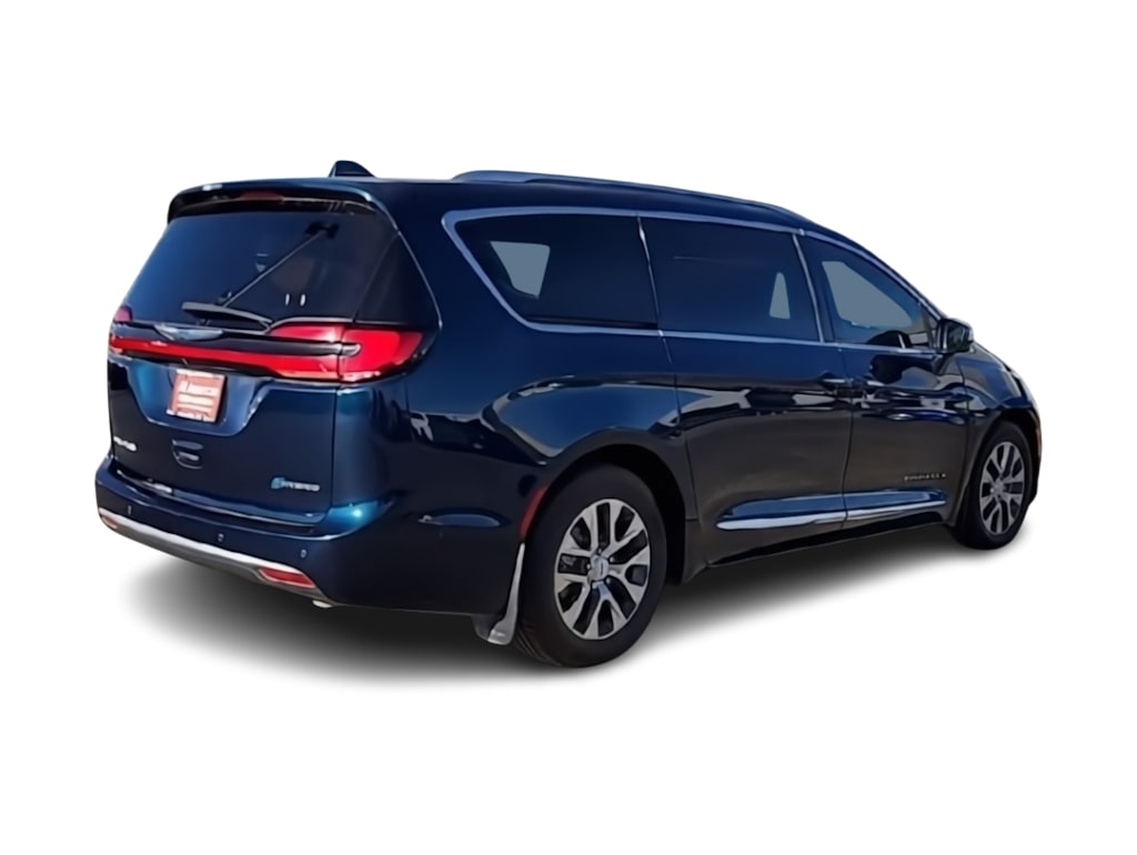Thumbnail: 2021 Chrysler Pacifica - 18
