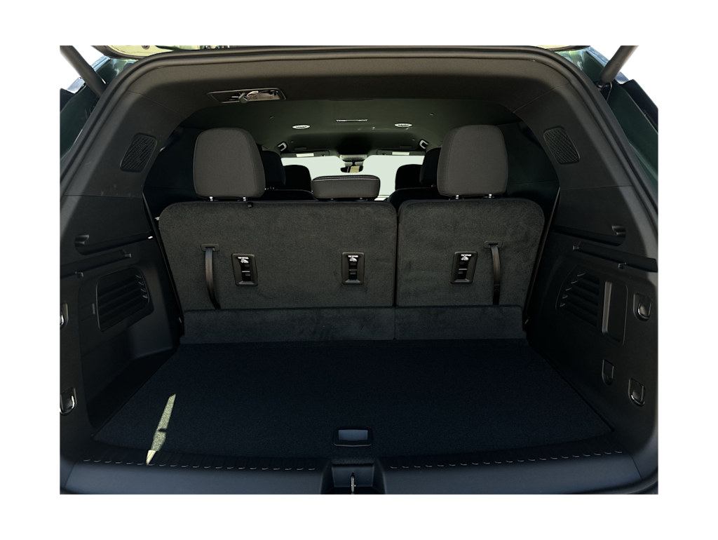 Thumbnail: 2027 Chevrolet Traverse - 14