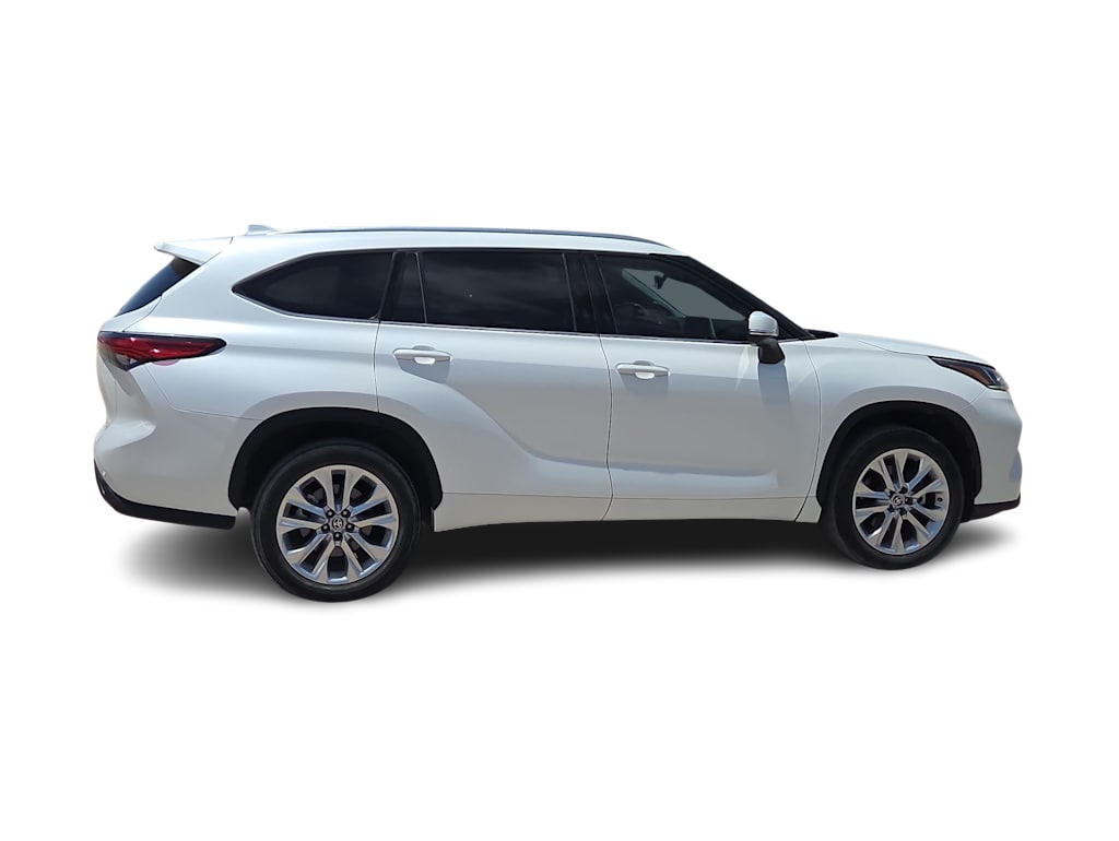 Thumbnail: 2023 Toyota Highlander - 21